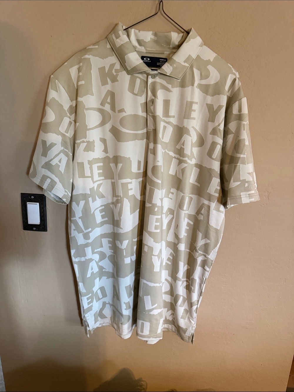 Oakley Men’s Beige and White Logo-Print Polo